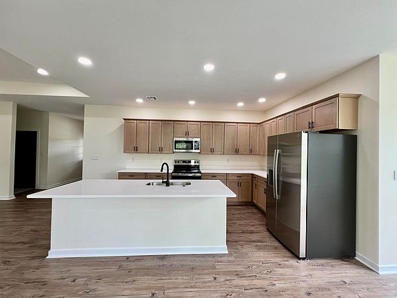 3rd image of 208 Castle Pines Dr