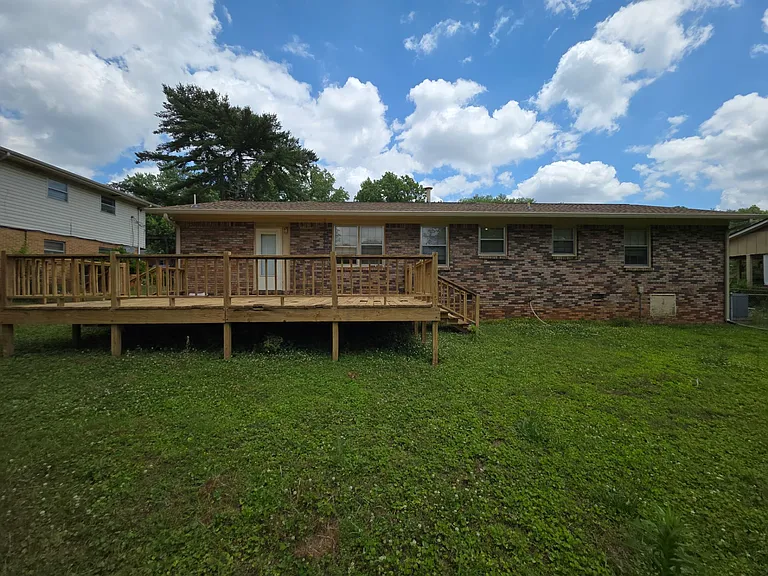 2613 Skyline Dr NW — Photo 10