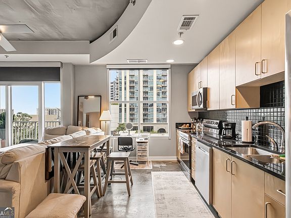 3rd image of 250 Pharr Rd #804