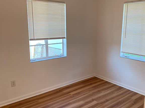 5th image of 4105 1/2 W Morrison Ave