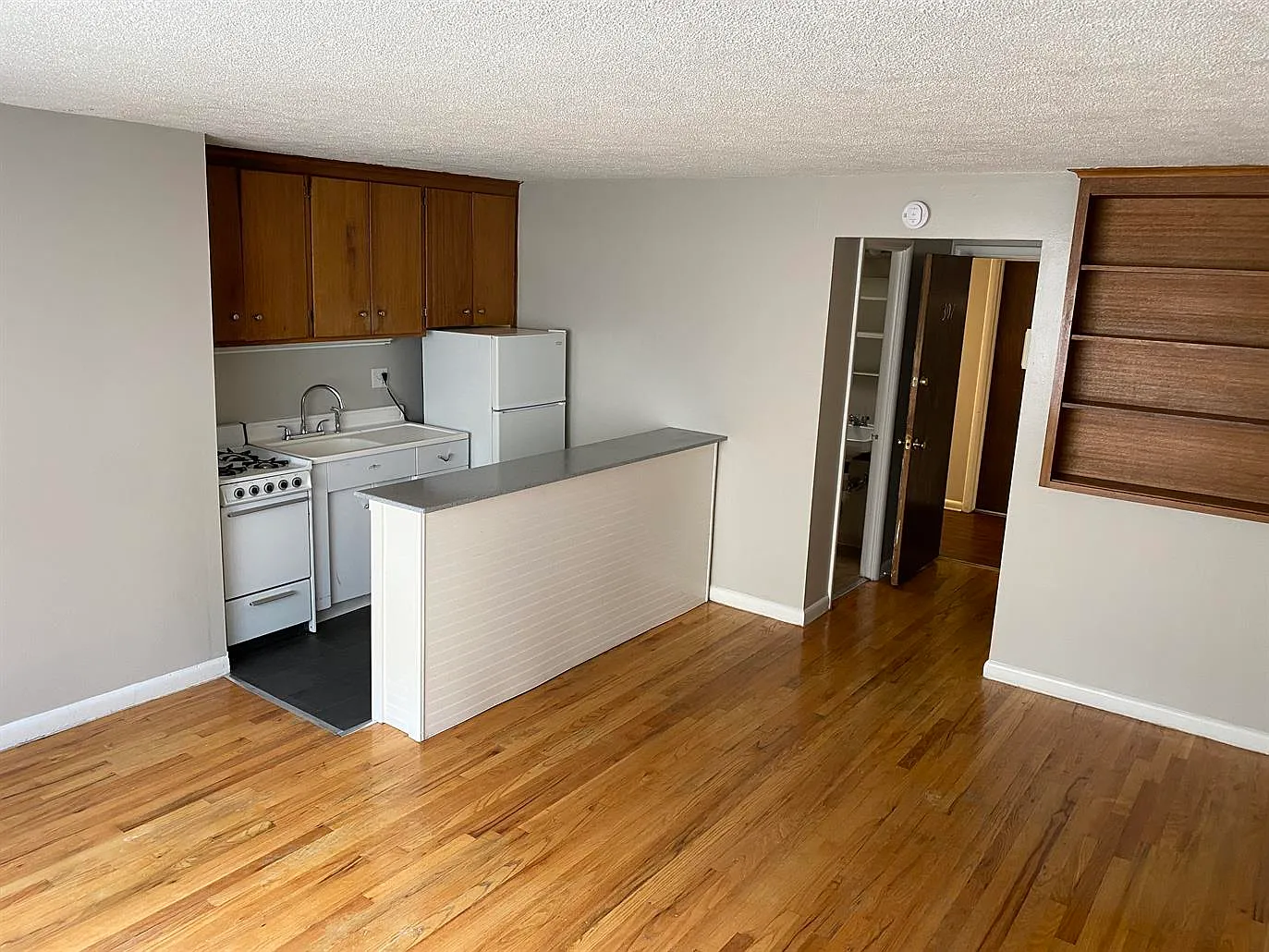 Corona Manor Apartments — Photo 3