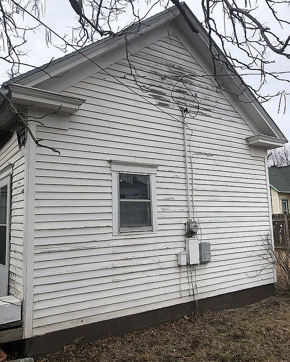 2nd image of 104 S Ford St