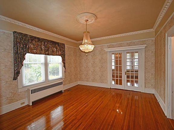 5th image of 517 Cambridge Ave W