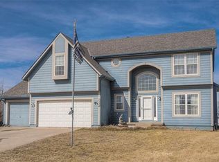 2300 SW Woodhaven Ct, Lees Summit, MO 64082