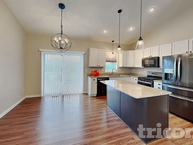 1341 Meadow Ln — Photo 4