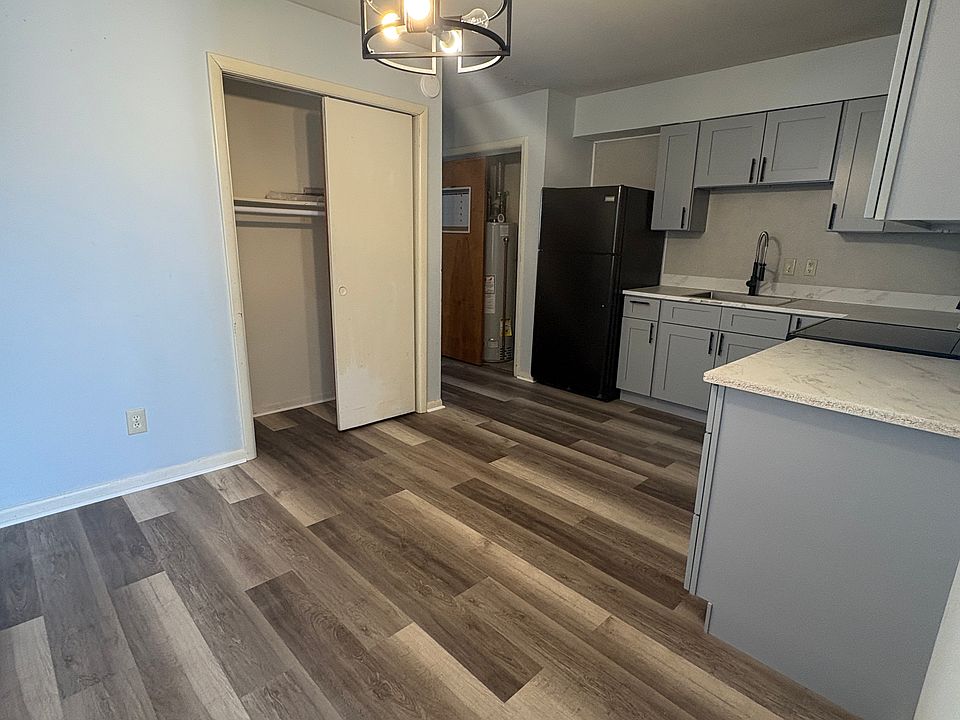 2nd image of 803 Hurricane St #803