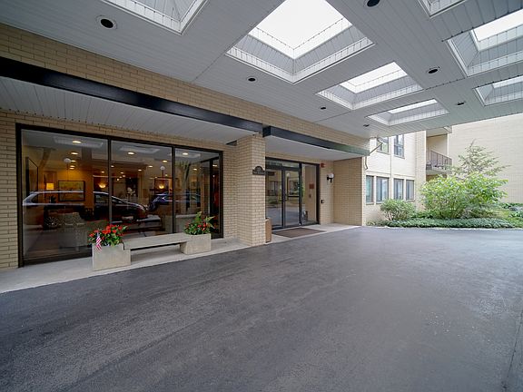 2nd image of 221 N Kenilworth Ave APT 401