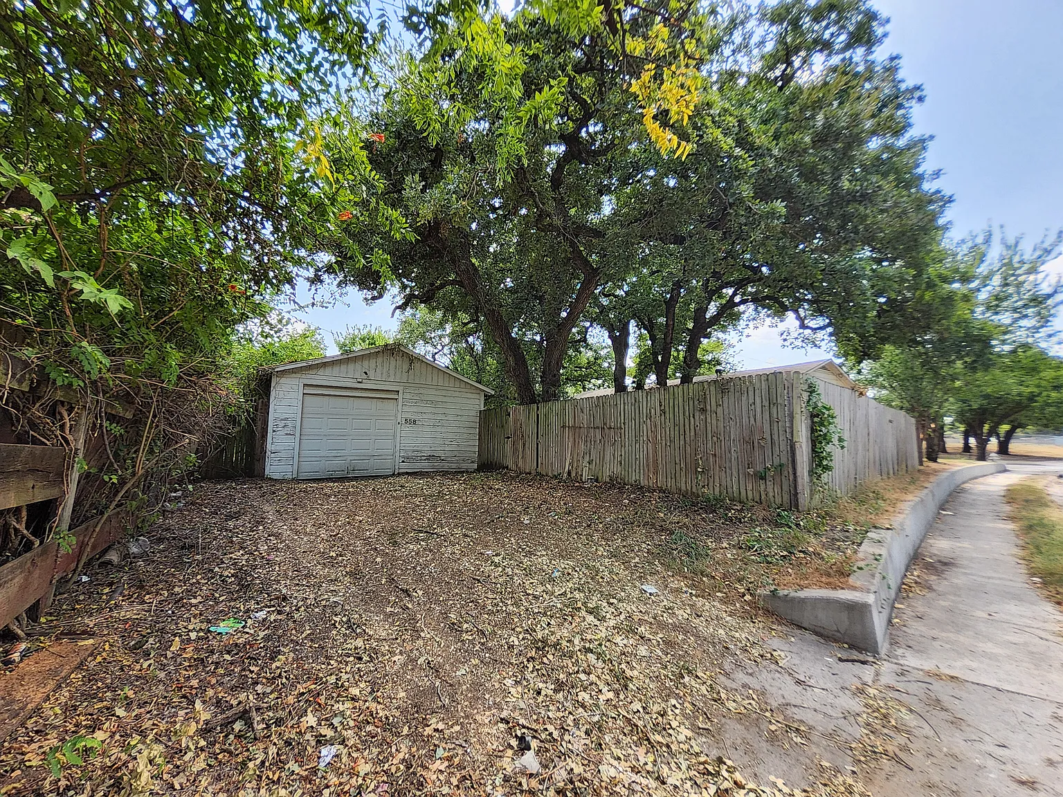 4 bed, 1251 sqft, $1,900 — Photo 4