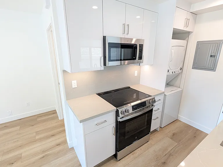 1333 Brockton Ave #8 — Photo 5
