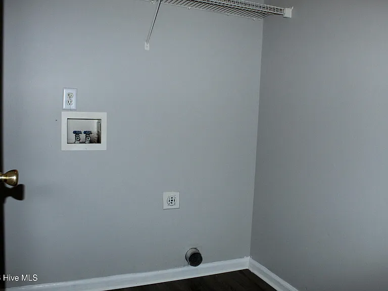 2514 Winterville Dr — Photo 2