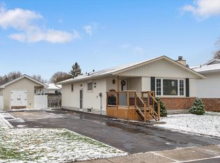 7952 Tad St, Niagara Falls, ON L2H 1H7