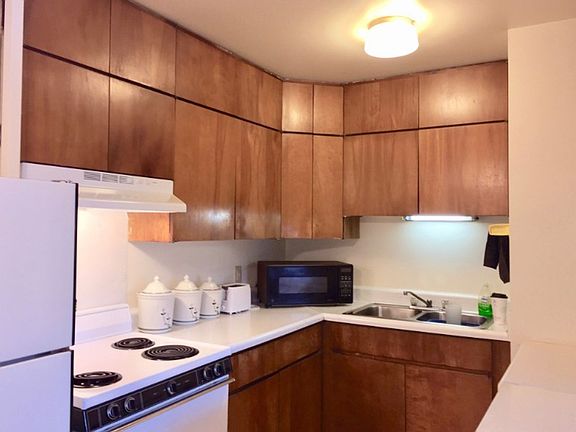 2nd image of 101 W Park St #101