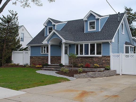 2nd image of 253 N Oak St