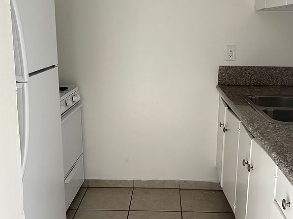 2nd image of 844 Chestnut Ave APT 25