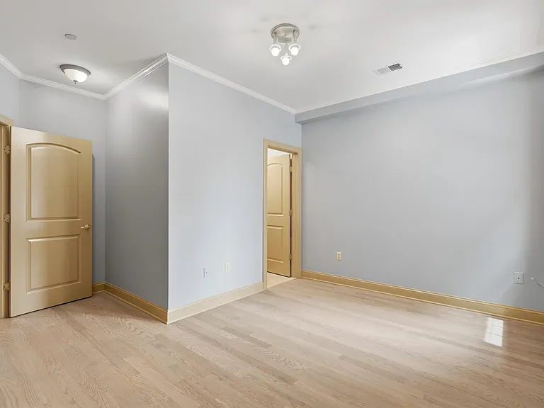 21 Saint Pauls Ave #1 — Photo 9