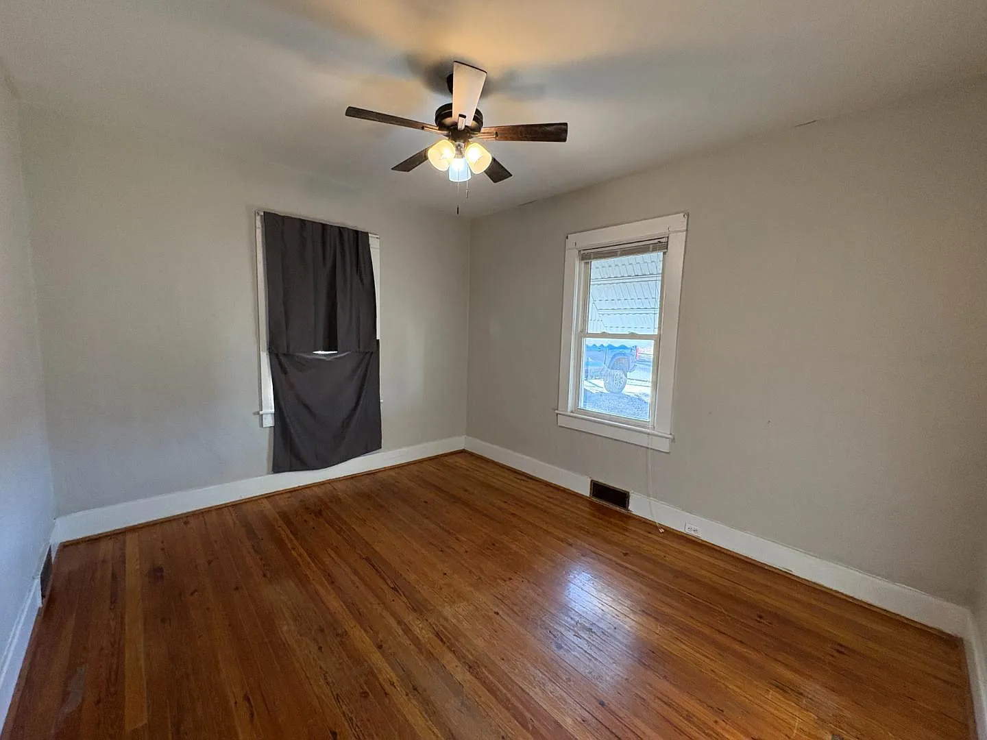 315 Columbia Rd — Photo 4