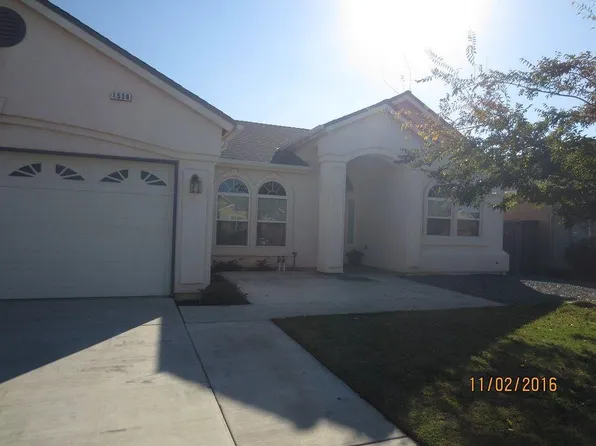 1539 Peachwood St, Lemoore, CA 93245