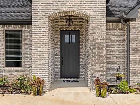 3rd image of 128 Saddle Brook Cir