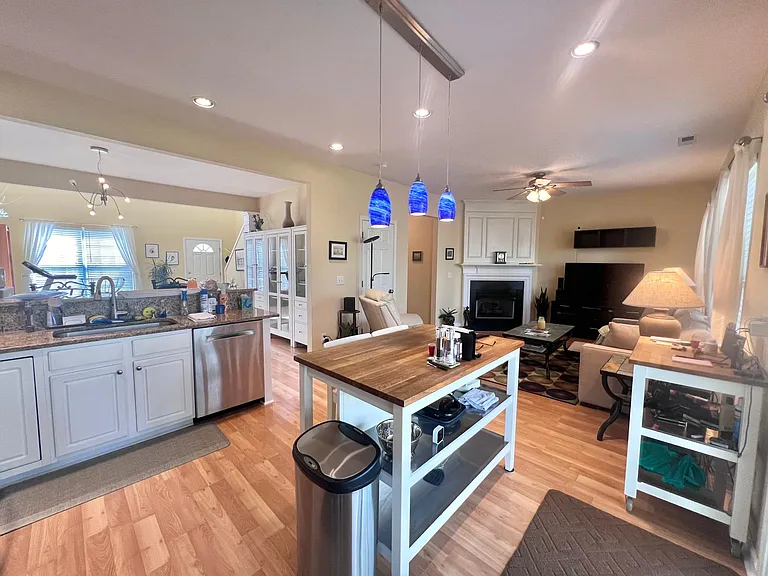 302 Mannington Dr — Photo 6