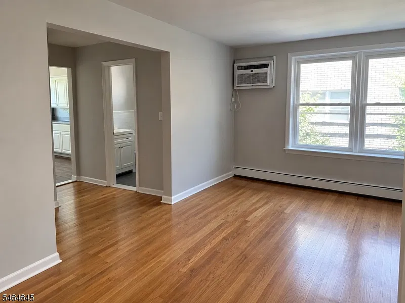 1 bed, 1.0 bath, 725 sqft, $1,825 — Photo 3