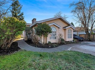 4354 Columbia Dr, Saanich, BC V8N3J2