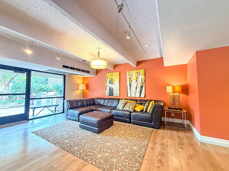 1433 N Williams St #602 — Photo 4