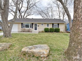 7547 Walmer St, Prairie Village, KS 66204