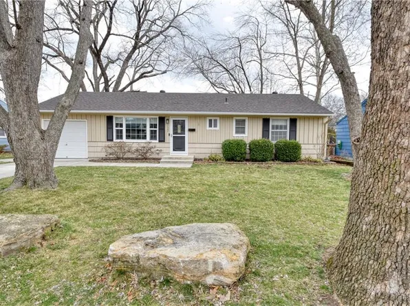 7547 Walmer St, Prairie Village, KS 66204