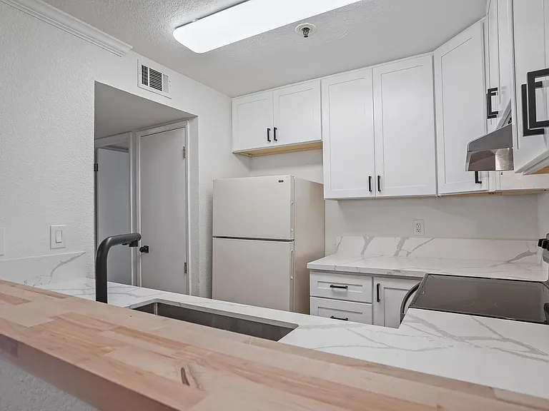 1019 Dornajo Way #114 — Photo 3