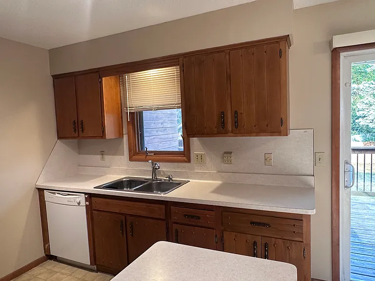 8833 Queen Ave S — Photo 5