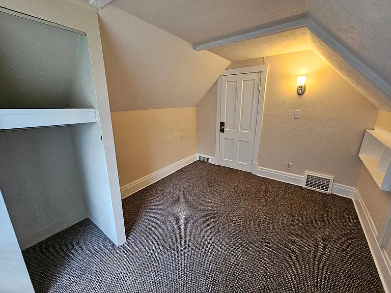 519 Howard St — Photo 22