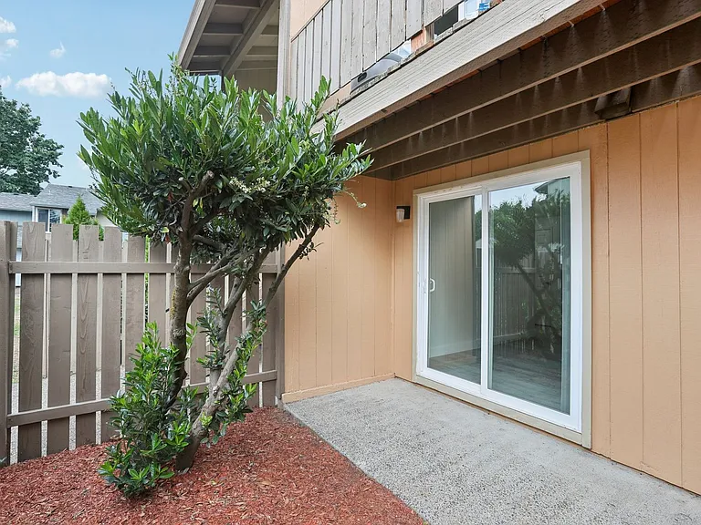 Images Highland Apartments — Photo 36