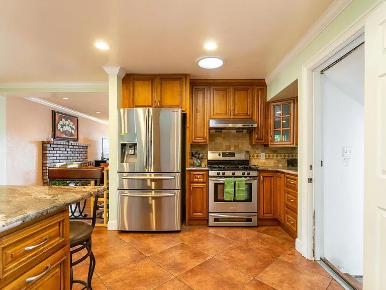 515 Flynn Ave — Photo 8