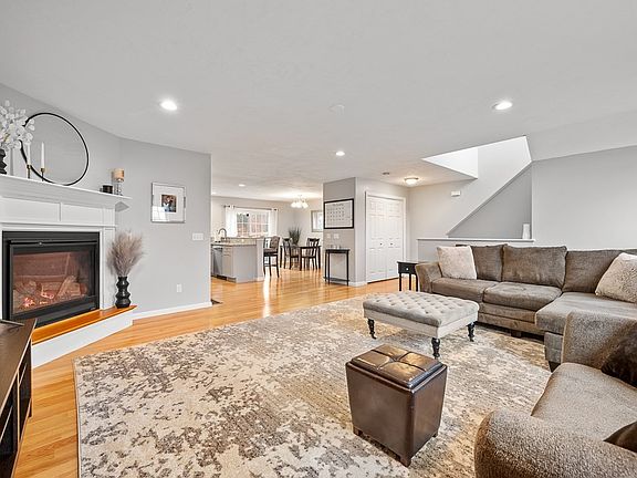 3rd image of 239 Woodland St #2