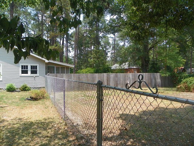 2nd image of 1001 Belmont Ave