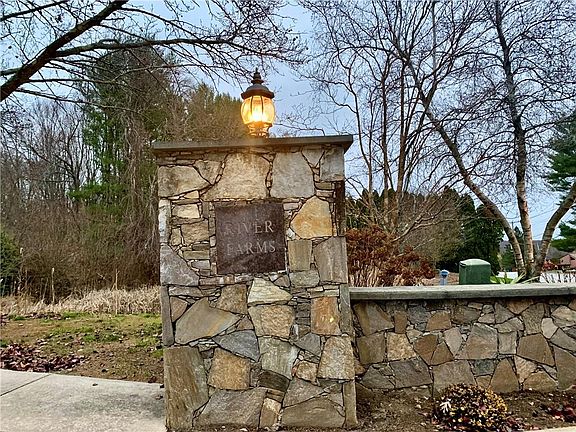 2nd image of 205 River Farms Dr