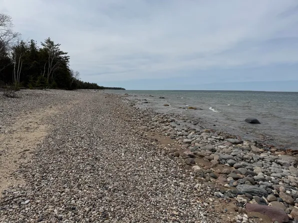 11979 Mackinaw Straits Dr, Cheboygan, MI 49721