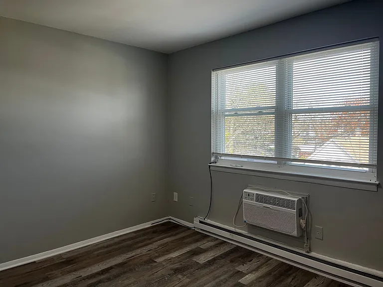 21 Davis Ave — Photo 11