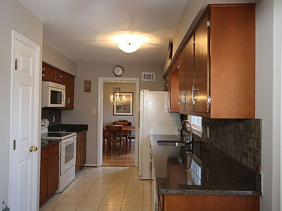 4th image of 6230 Wilmette Dr