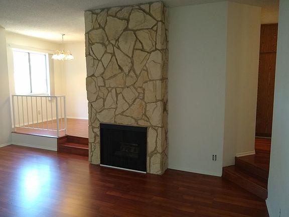 3rd image of 13561 Moorpark St APT 106