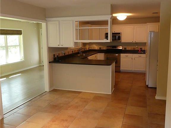 4th image of 421 Watts Ln #B