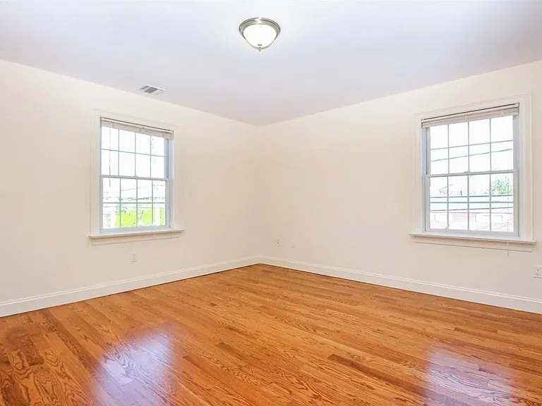 114 Oak St #114 — Photo 19