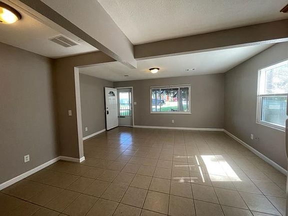 4th image of 5242 Woodend Ave
