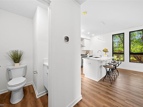5th image of 2467 Tremont Ave #C