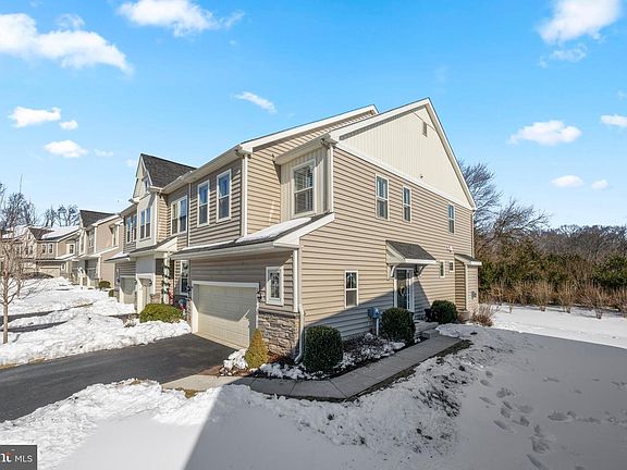 3rd image of 225 Kestrel Ct