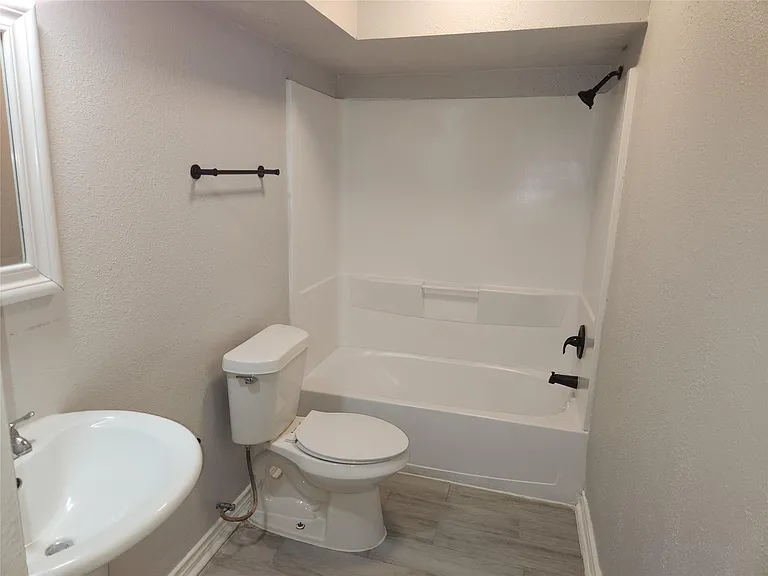 22127 Elsinore Dr — Photo 20
