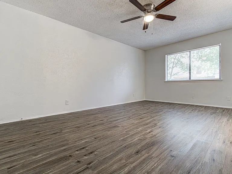 10105 Woodland Village Dr — Photo 14