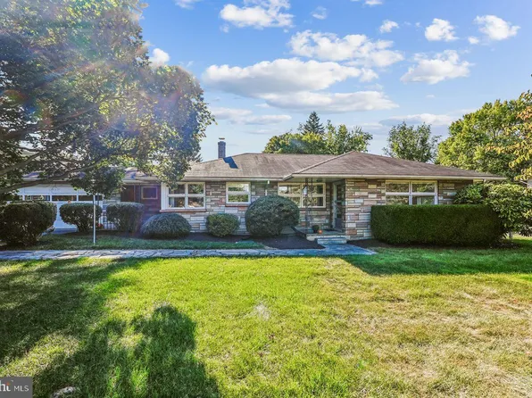 221 S Maple Ave, Purcellville, VA 20132