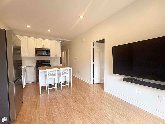 5th image of 8144 Wedgewood St