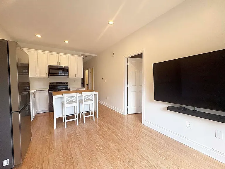 8144 Wedgewood St — Photo 5